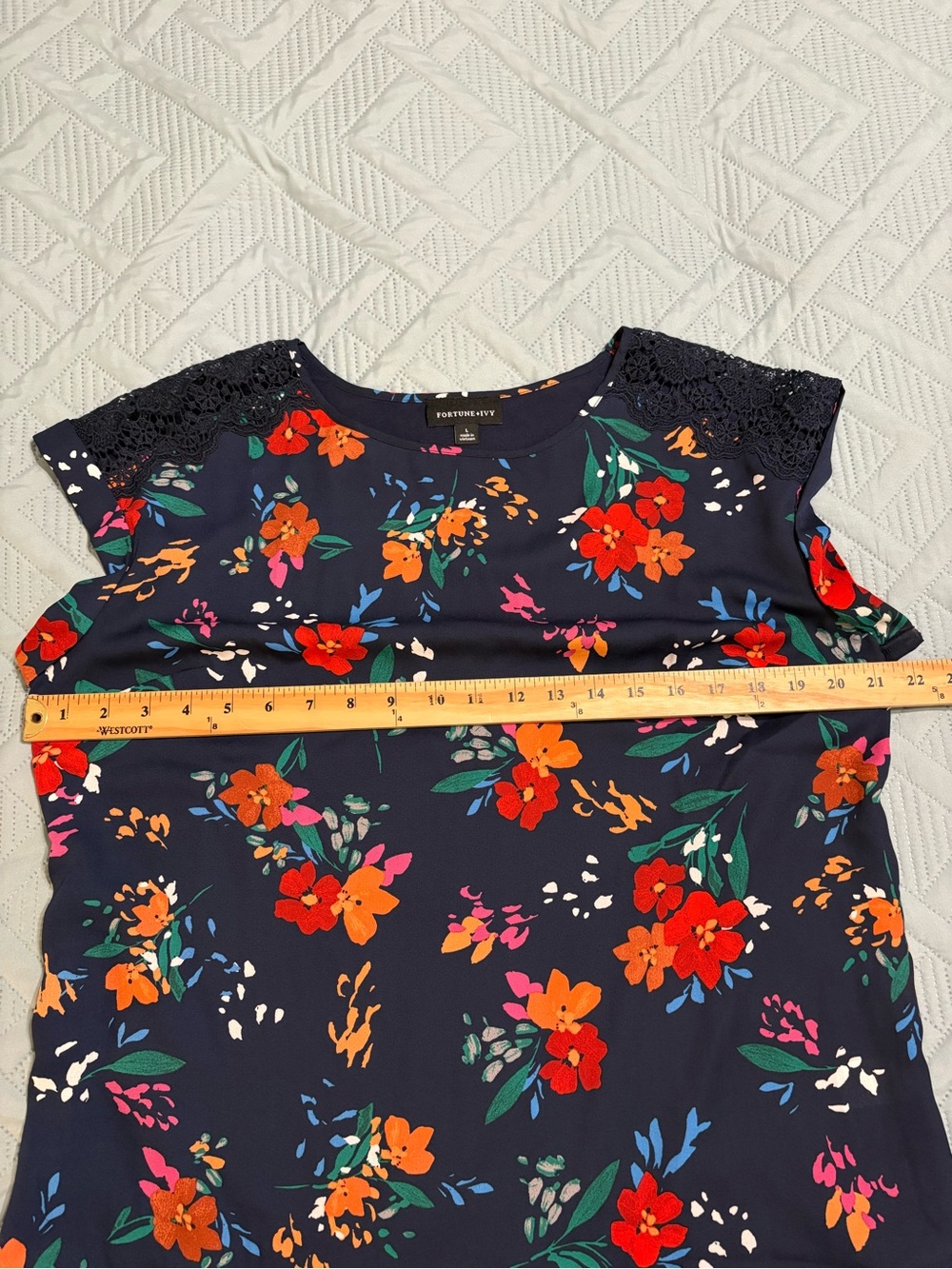 Fortune & Ivy Women’s Mixed Media Blouse Navy Floral Stitch Fix Size L - Picture 7 of 8